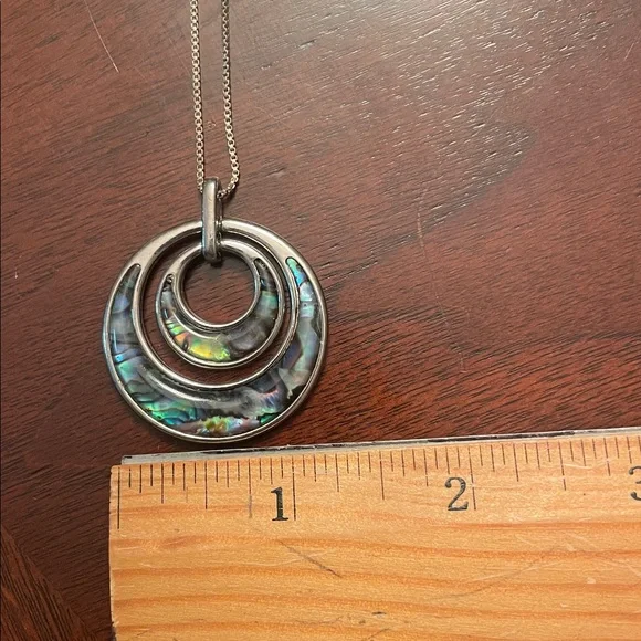 Elegant Silver Abalone Pendant Necklace - Picture 4 of 7